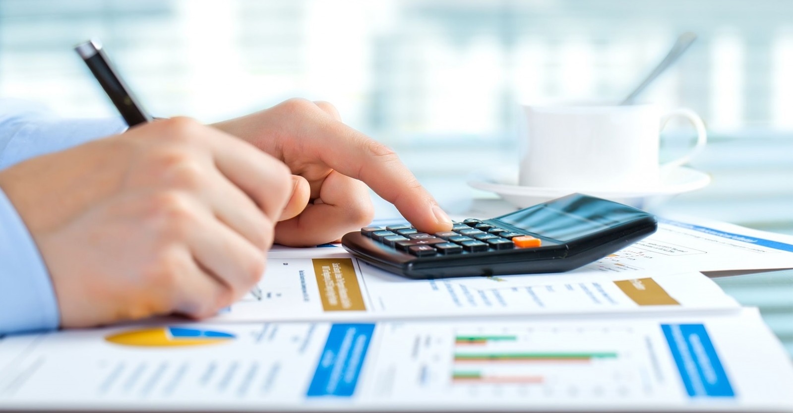 Кружка, электроника, мобильный телефон с текстом - оптимизированное описание изображения.